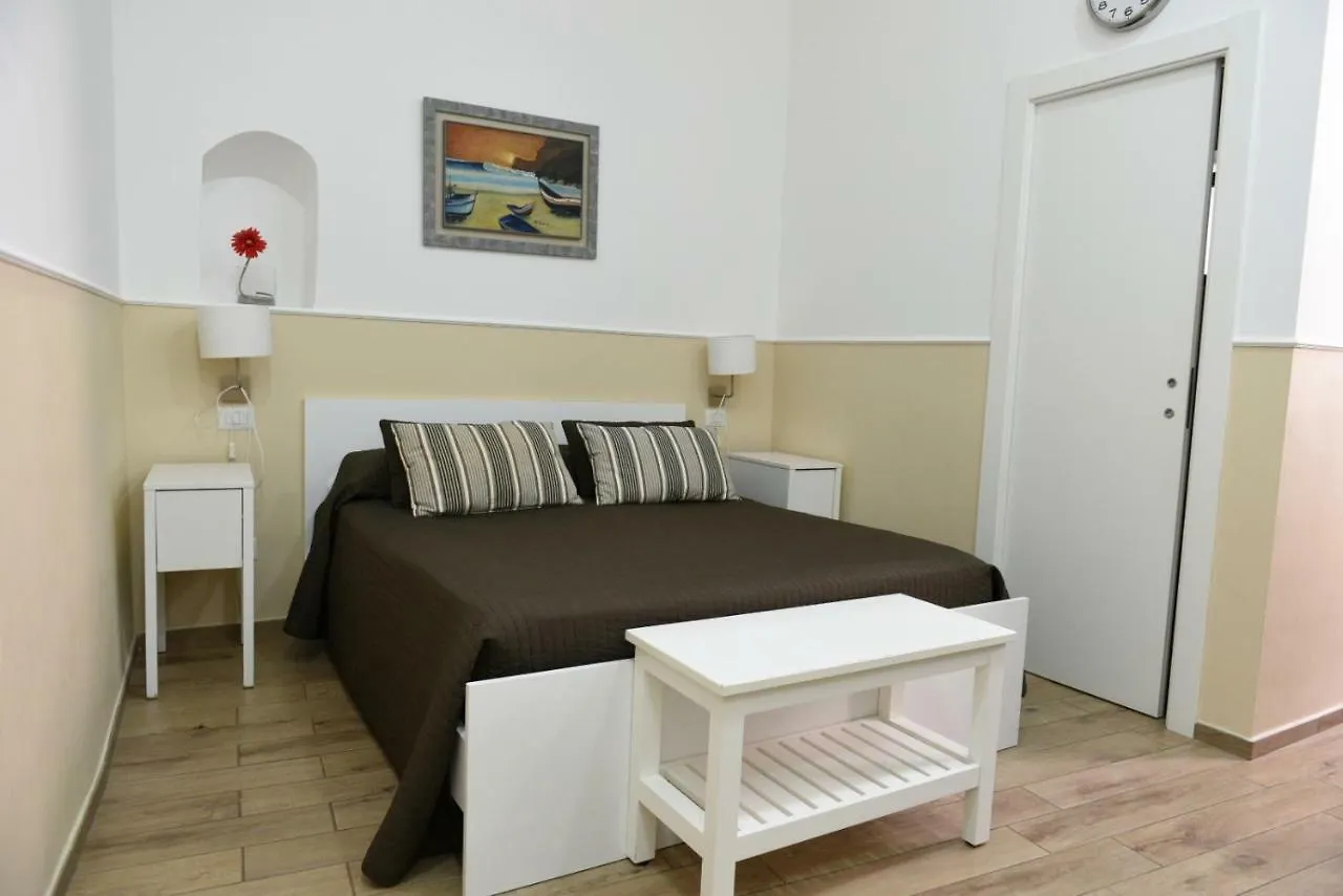 Sisters Residence Bari 0*,